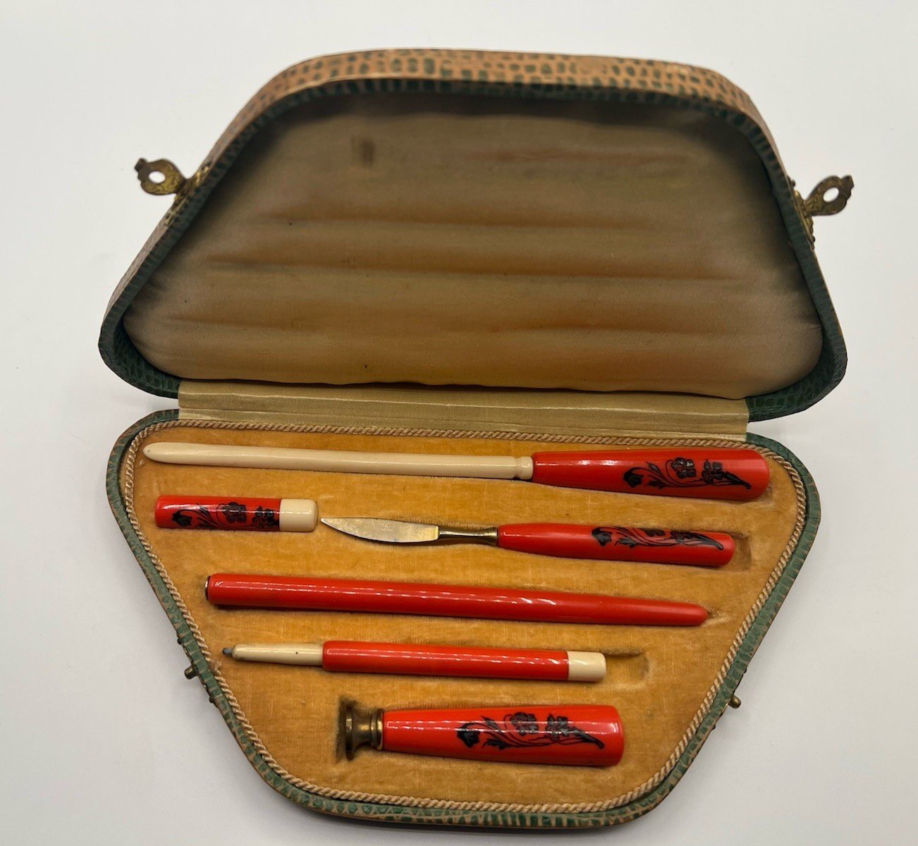 Antique Glico Germany 6-Pc Art Deco Manicure Set Red Floral Case # 1343