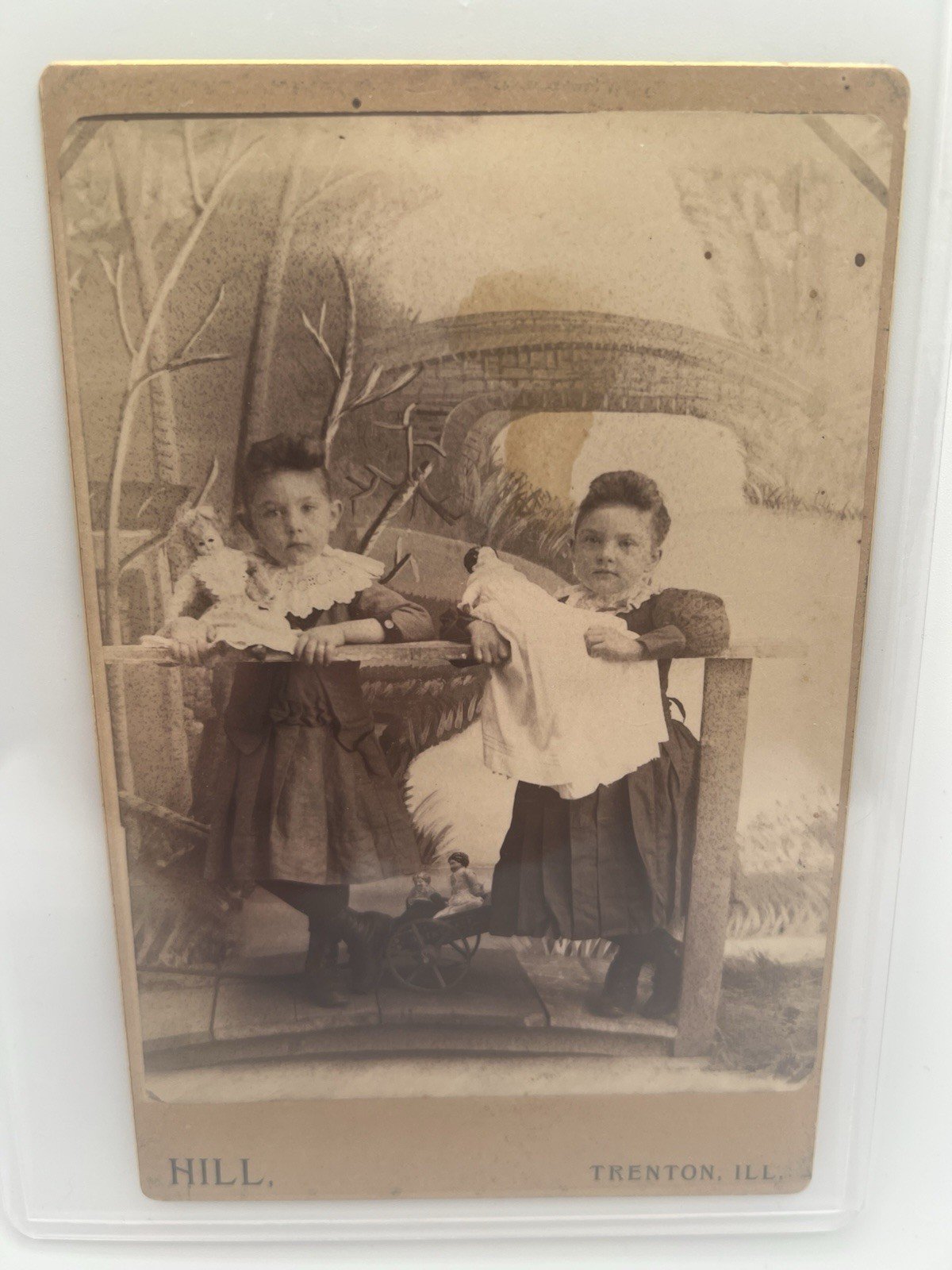 Antique 1890s W.M. Hill Trenton IL Children Dolls Cabinet Card Photo #1410