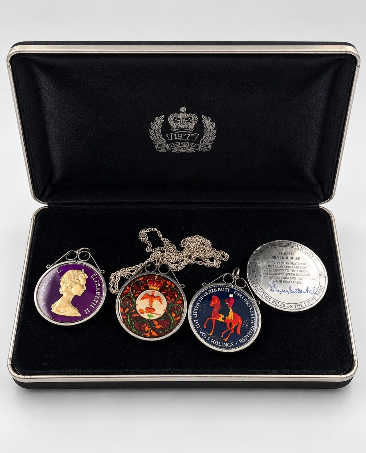 Queen Elizabeth II Royal Mint Enamel Crown Pendant Set 1/1500 # S1506